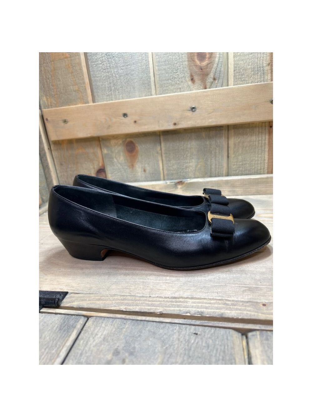 SALVATORE FERRAGAMO Vara Bow Ballet Court Shoe Size US 8B - Picture 2 of 7
